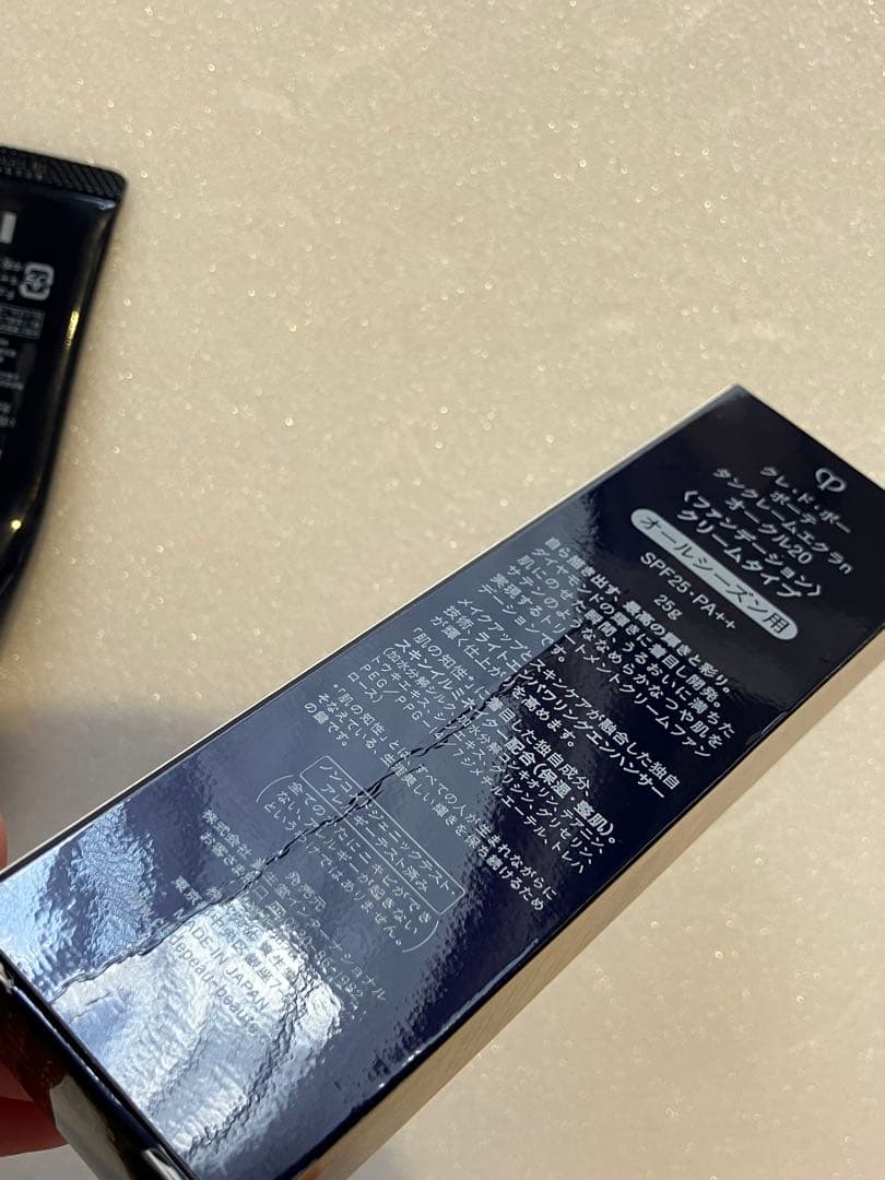 タンクレームエクラｎ　オークル20 クレドポーボーテ　ファンデーション