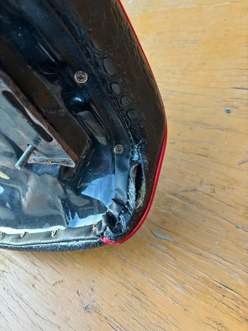 CB250t CB400t ホーク2 バブ　3段シート　 クロコダイル柄　黒