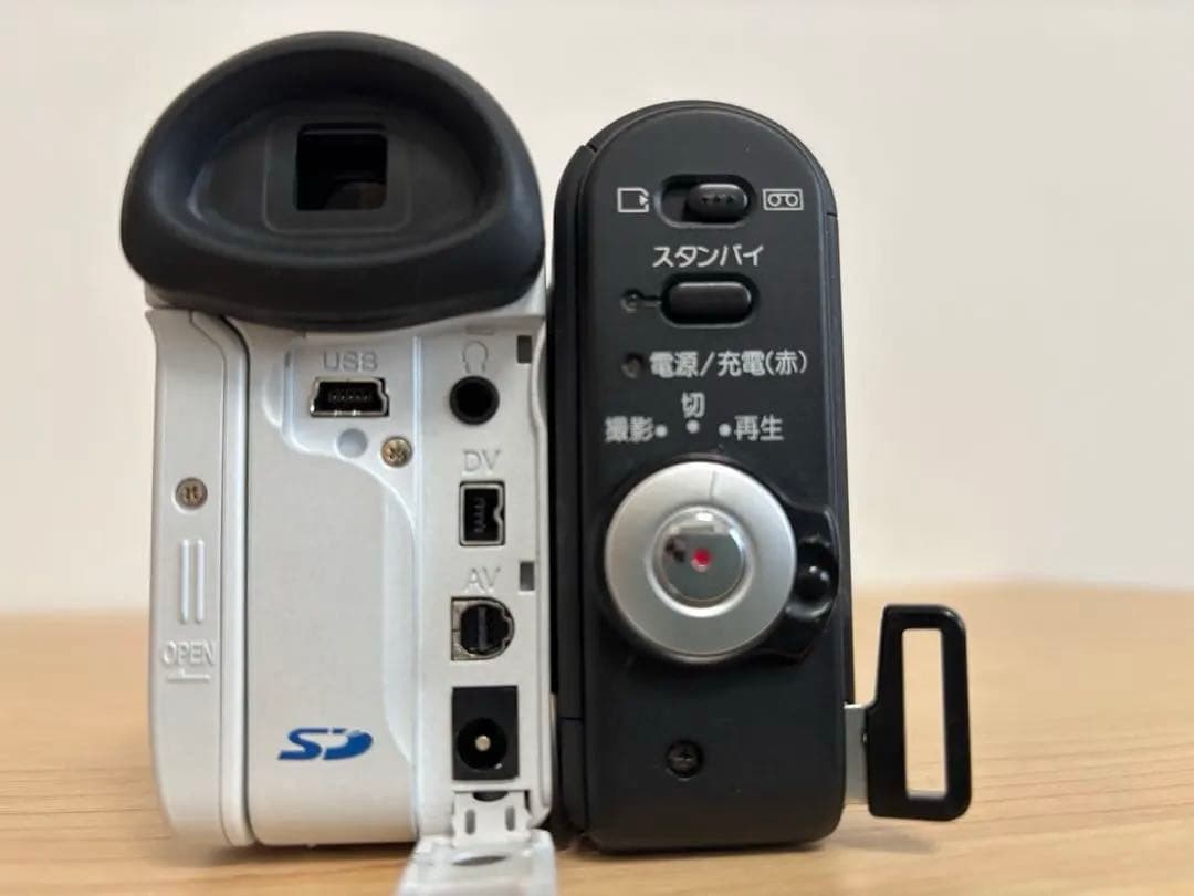 2003年製SHARP Viewcam Z /VL-Z5-W ビデオカメラ