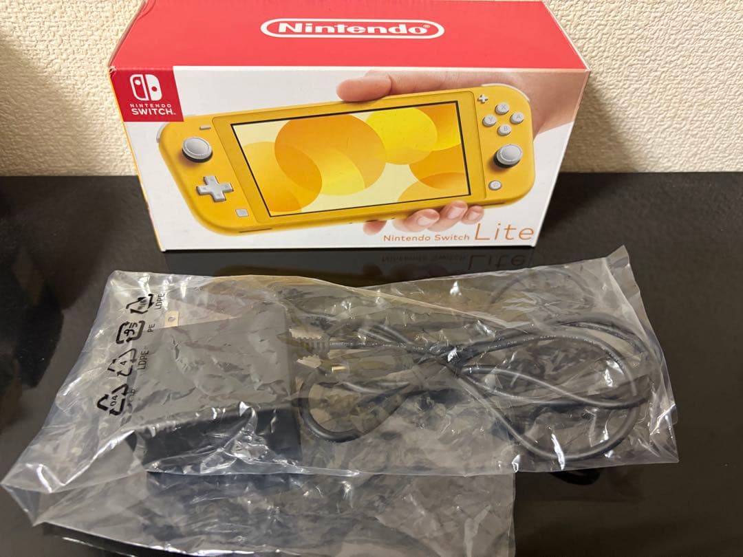 Nintendo Switch Lite イエロー + ドラゴンクエストXI