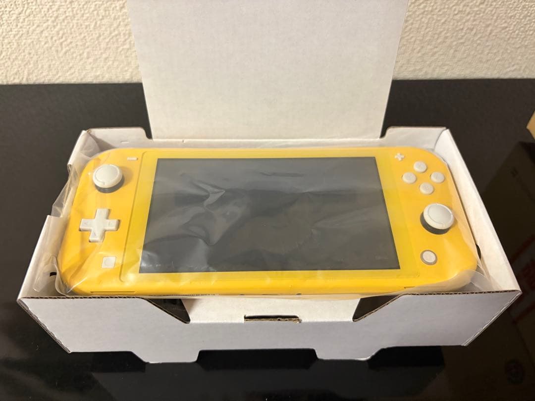 Nintendo Switch Lite イエロー + ドラゴンクエストXI