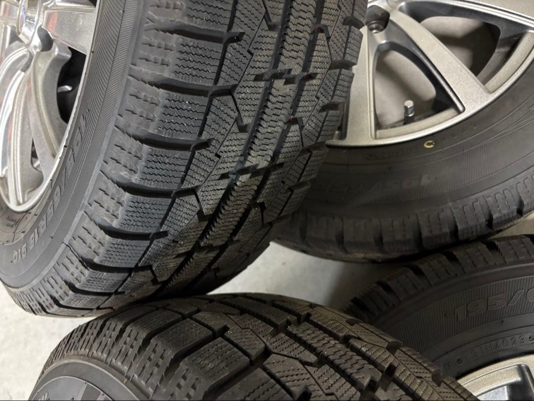 Black スタッドレスタイヤ 195/65R15 5スポークシルバー