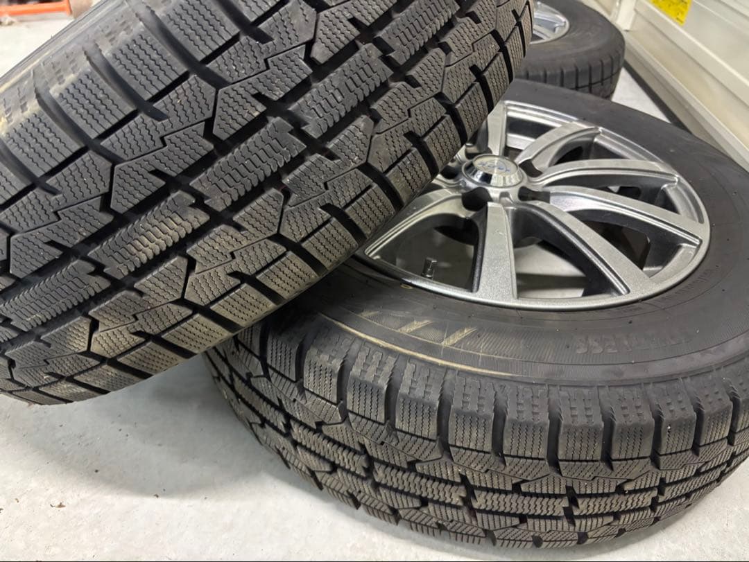 Black スタッドレスタイヤ 195/65R15 5スポークシルバー