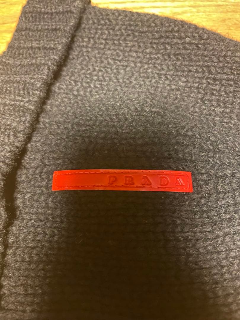 PRADA SPORTS 黒 ビーニー 赤ロゴ
