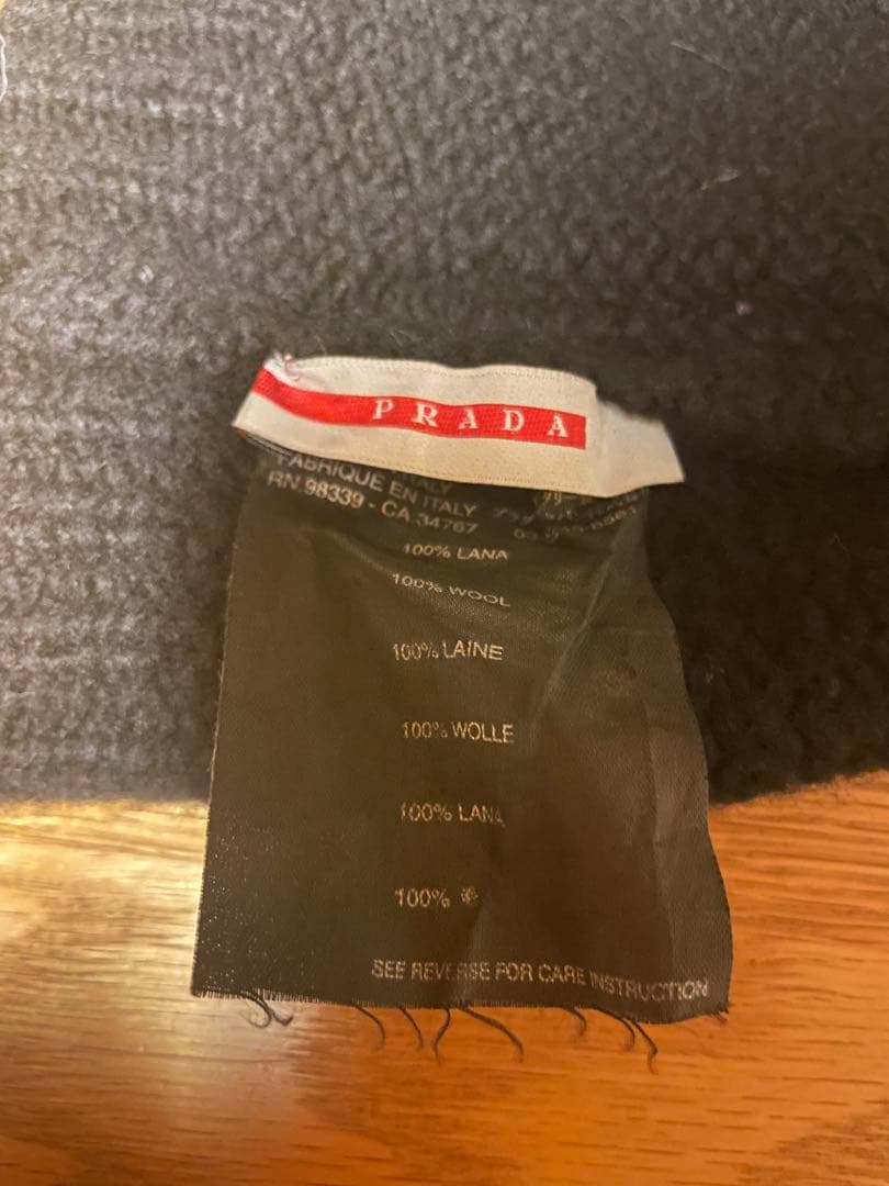 PRADA SPORTS 黒 ビーニー 赤ロゴ