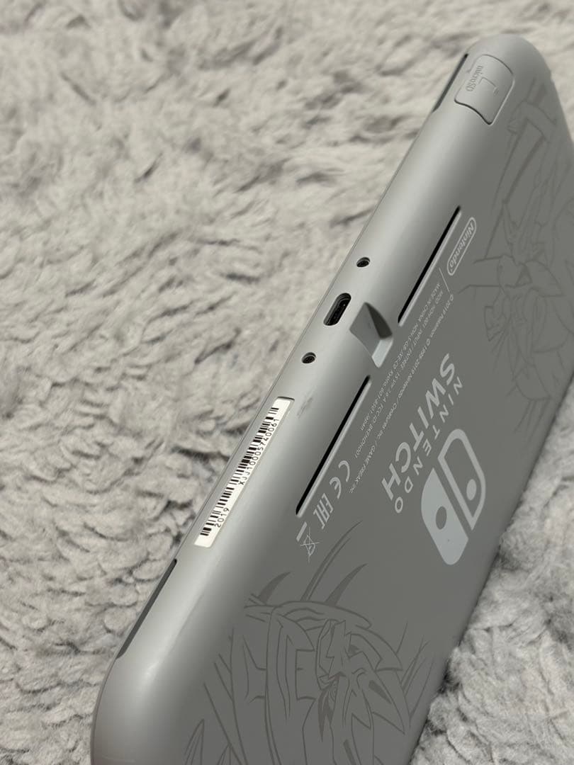 Nintendo Switch Lite ポケモンデザイン ザシアン　ザマゼンタ