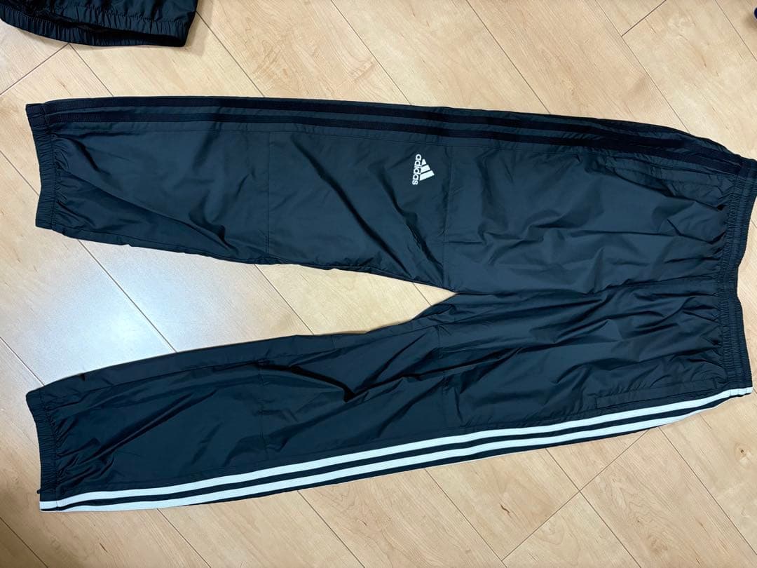 未使用　別注　adidas 撥水ブラックジャージ　ウインドブレーカー上下セット
