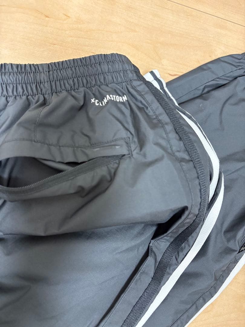 未使用　別注　adidas 撥水ブラックジャージ　ウインドブレーカー上下セット