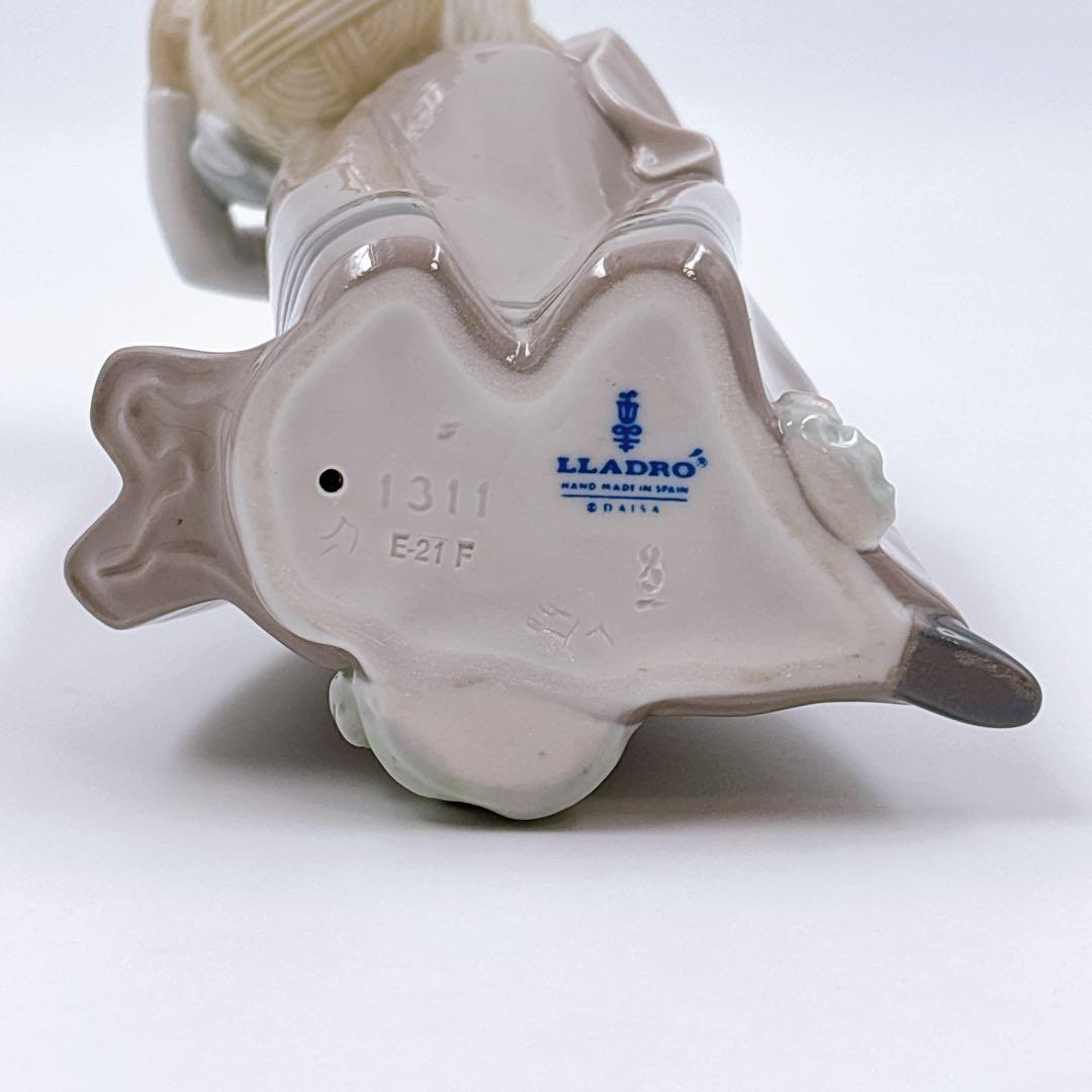 LLADRO リヤドロ お出かけ Girl with Puppies #1311
