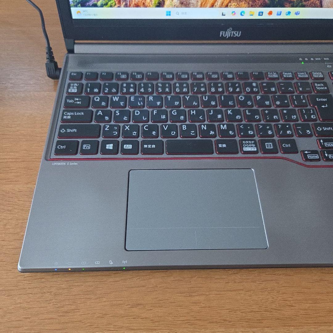 Fujitsu LIFEBOOK e756/P 15.6インチ 動作品