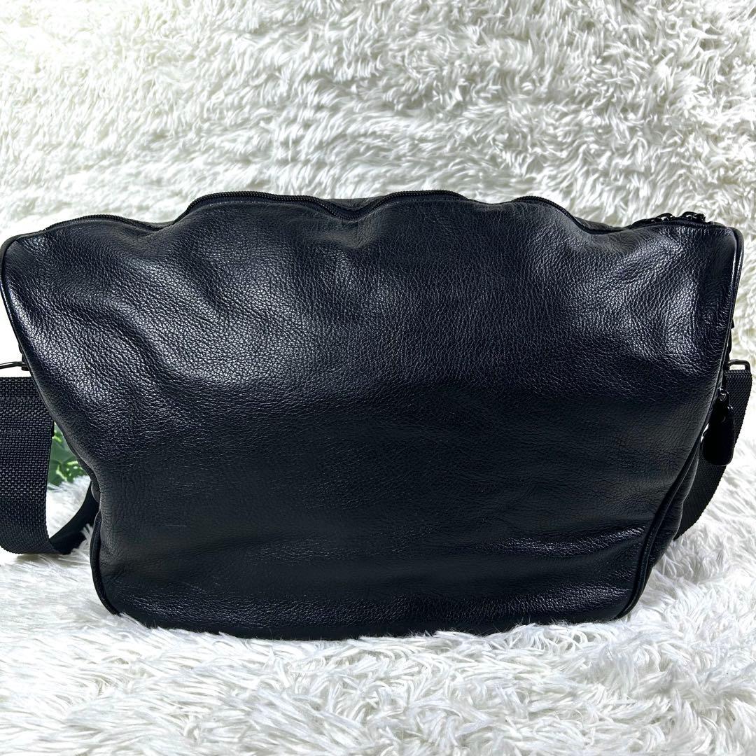 極美品/80s イッセイミヤケ レザー ショルダーバッグ アーカイブ シボ革 黒