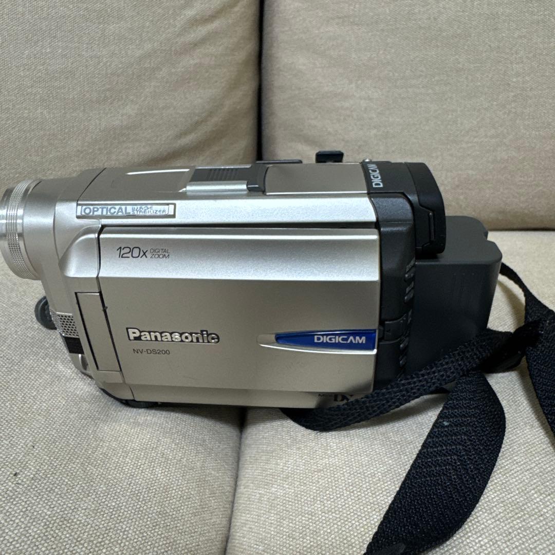 Panasonic ビデオカメラ NV-DS200