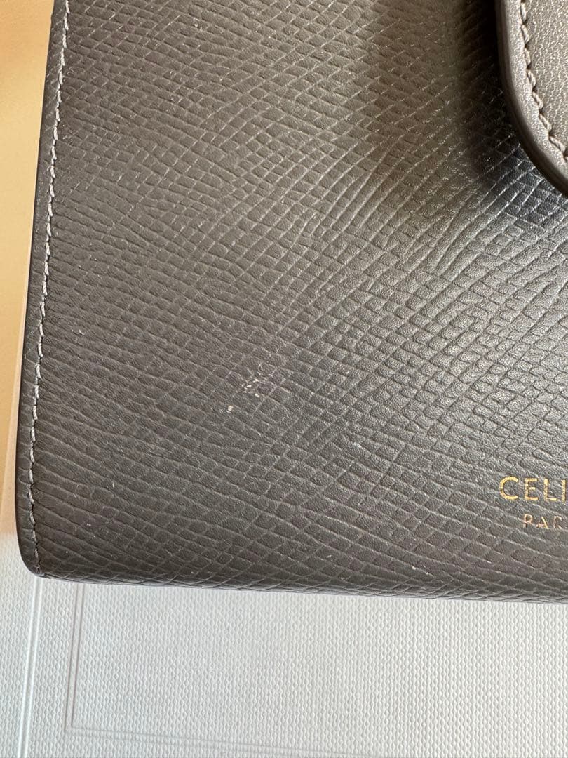 CELINE 二つ折り財布　ミディアムウォレットストラップ