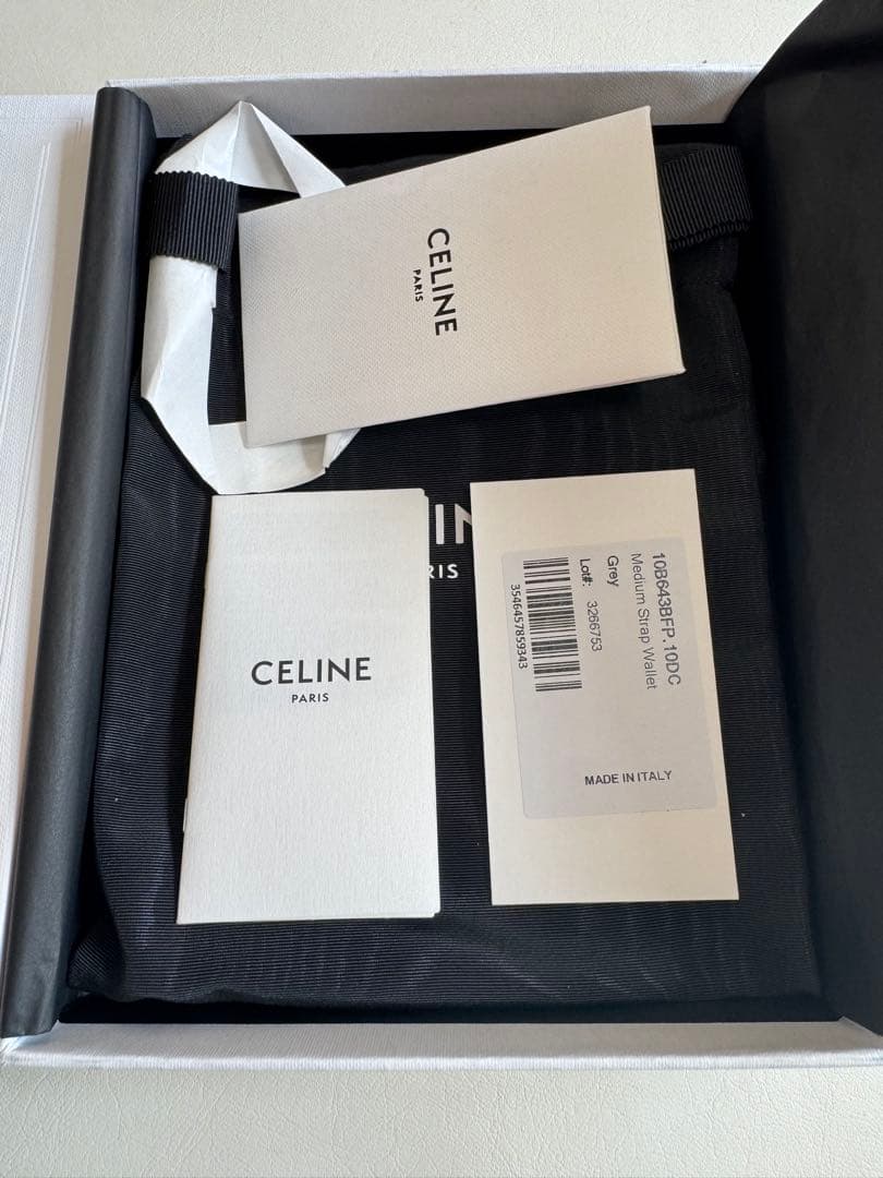 CELINE 二つ折り財布　ミディアムウォレットストラップ