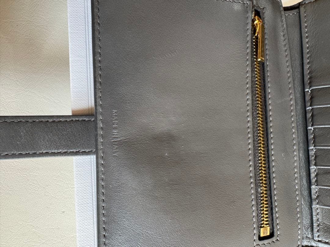 CELINE 二つ折り財布　ミディアムウォレットストラップ