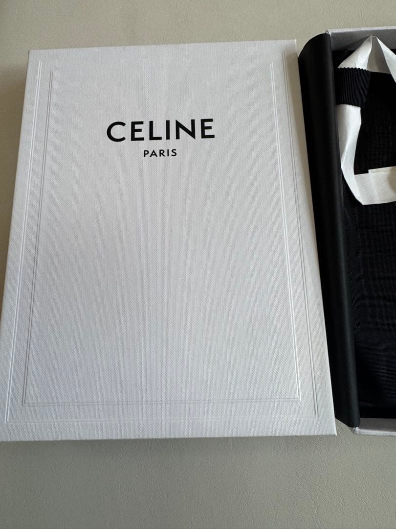 CELINE 二つ折り財布　ミディアムウォレットストラップ