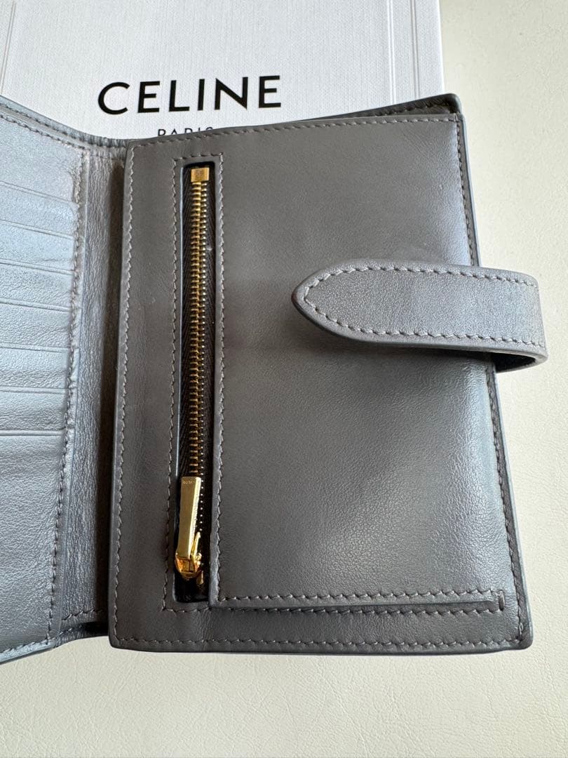 CELINE 二つ折り財布　ミディアムウォレットストラップ
