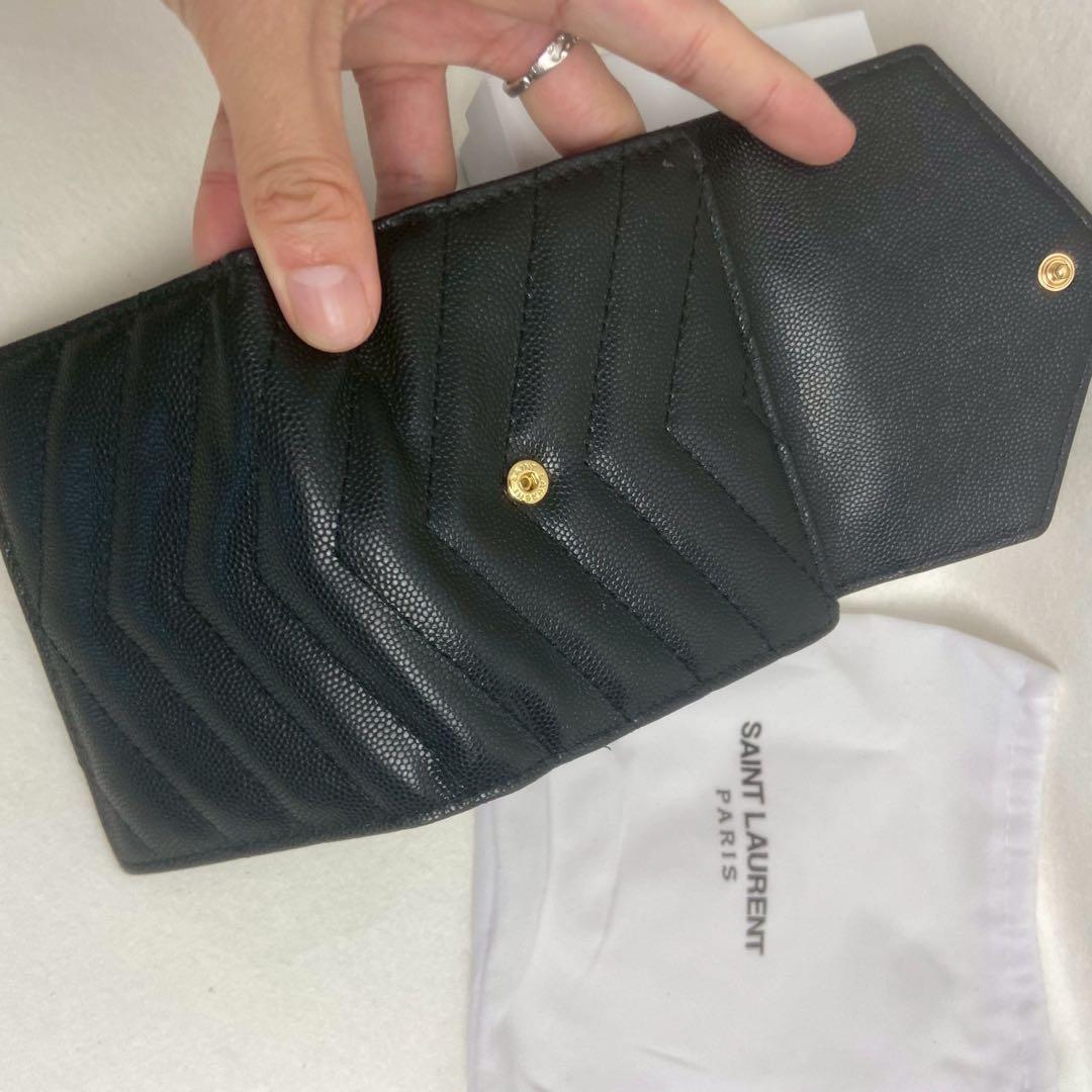SAINT LAURENT三つ折り財布ブラックレザーVステッチゴールドロゴ中古品