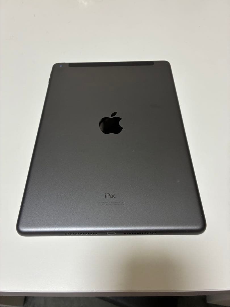 美品 Apple iPad (第8世代) 128GB WiFiスペースグレー