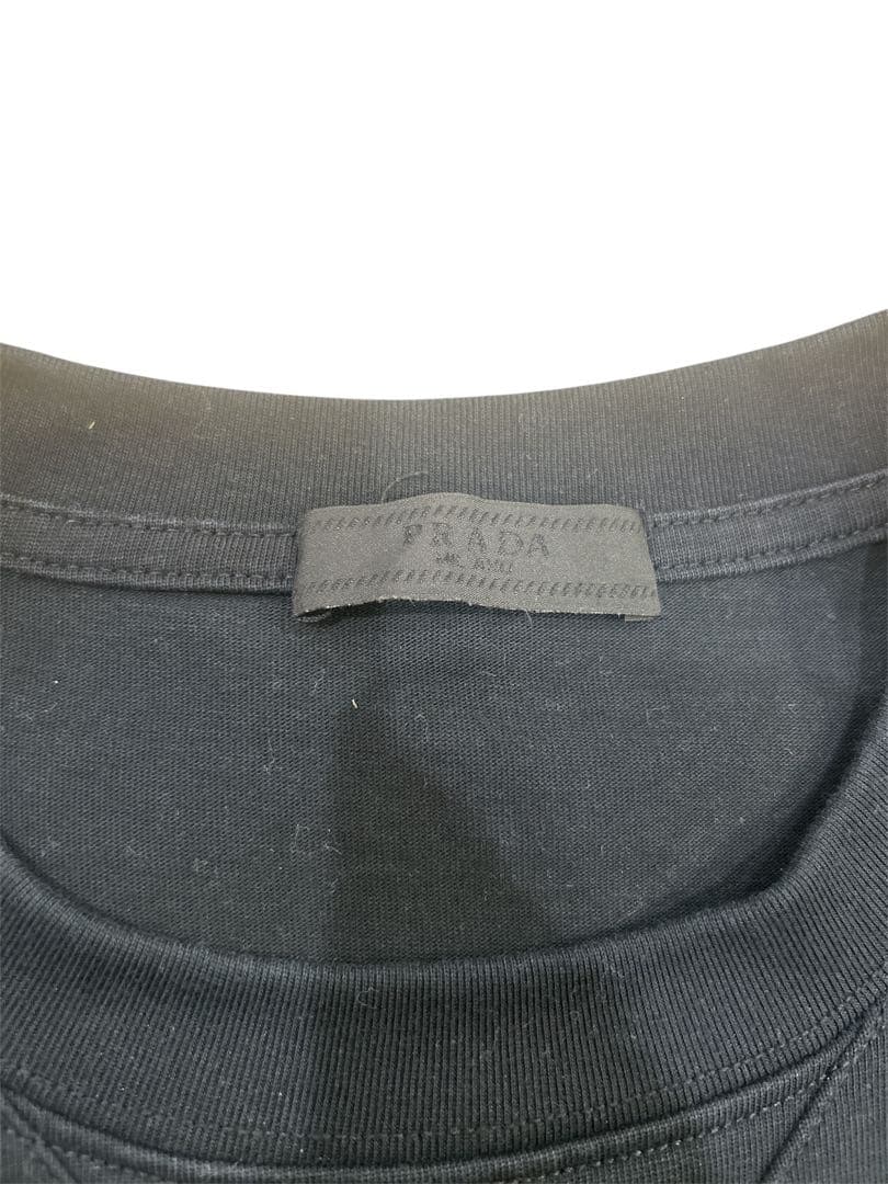 PRADA ブラック Tシャツ　日曜で出品消します