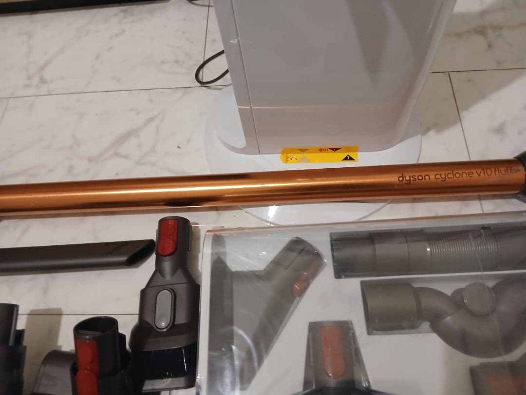 Dyson V10 SV12 スタンド付 ソフトローラー付 付属品多数 動作品