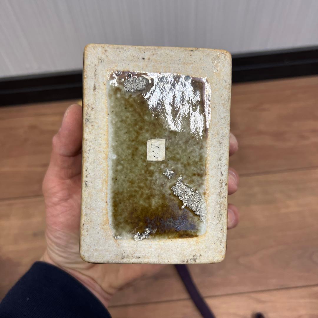 茶色の長方形陶器 蓋付き