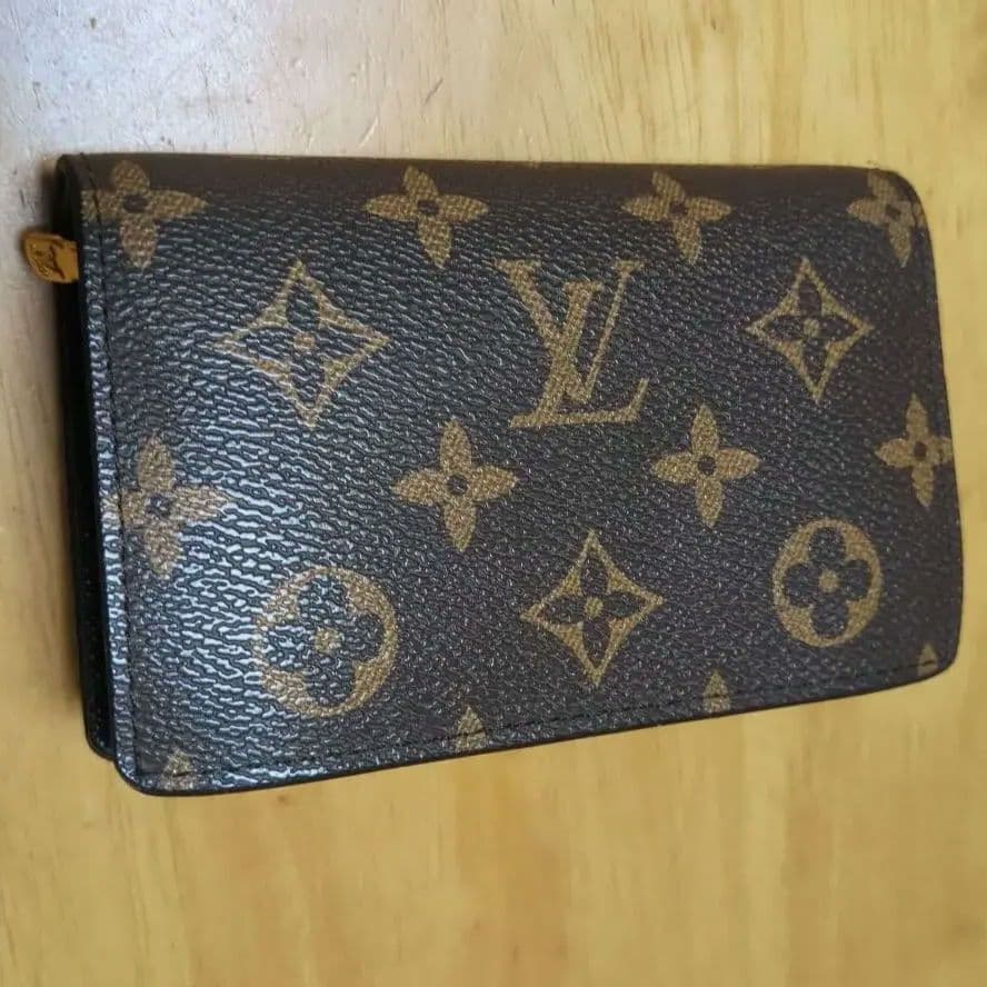 LOUIS VUITTON２つ折り財布　最終値下げ！