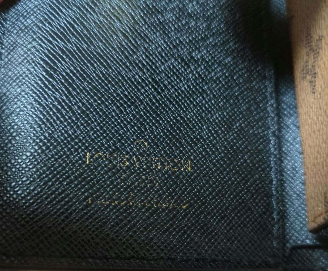 LOUIS VUITTON２つ折り財布　最終値下げ！