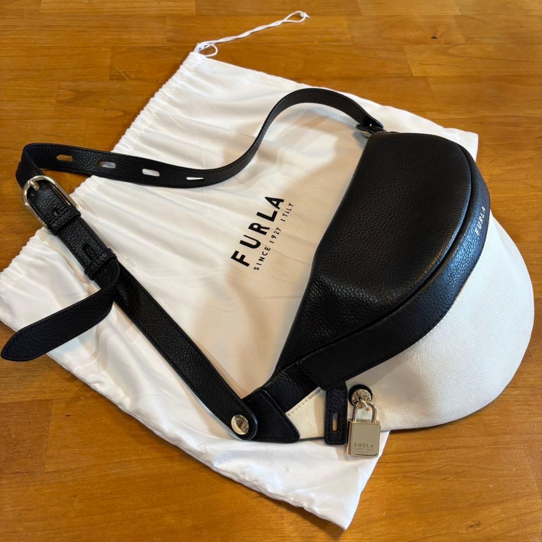 FURLA ボディバッグ