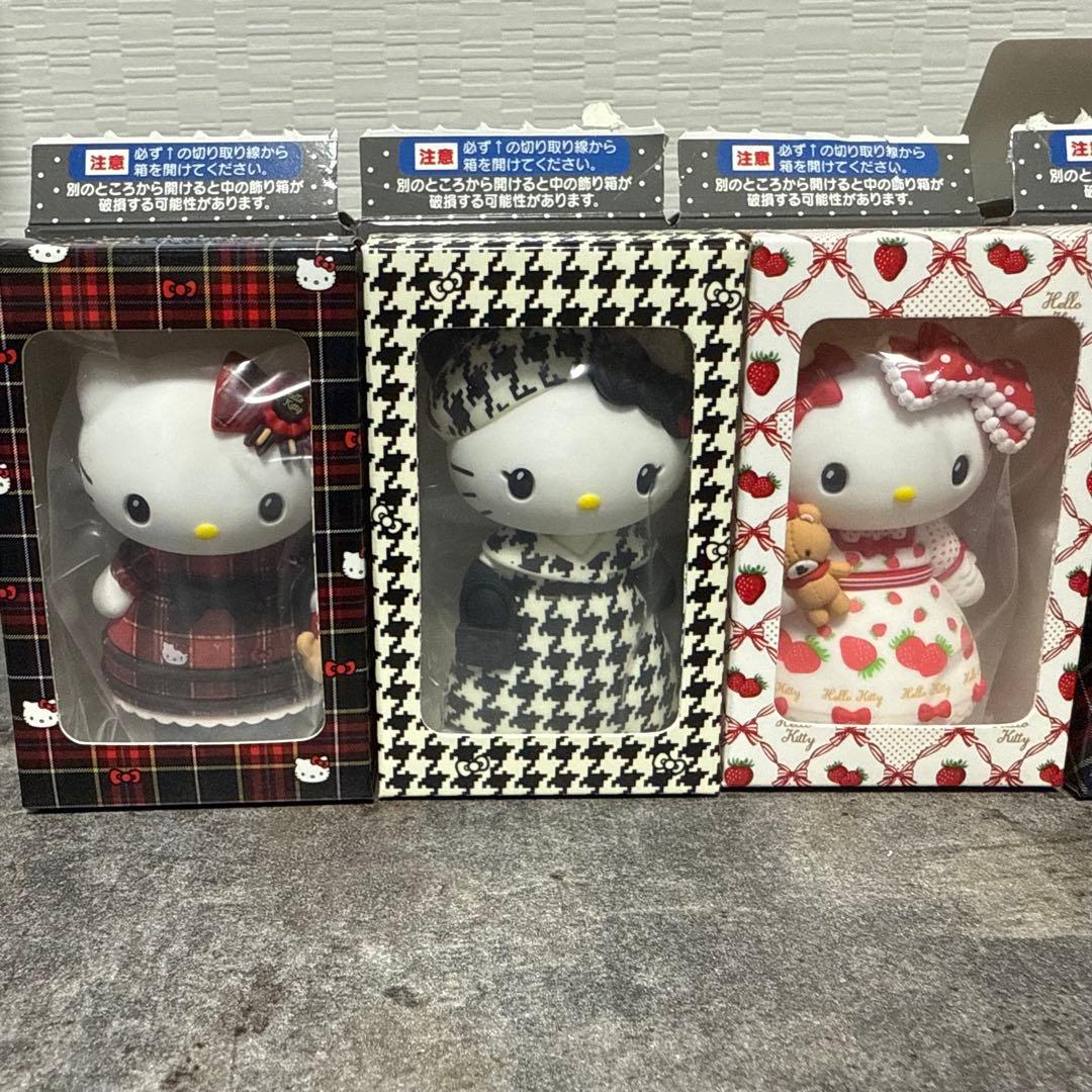 HELLO KITTY シークレットバースデードール ミニマスコット キティ