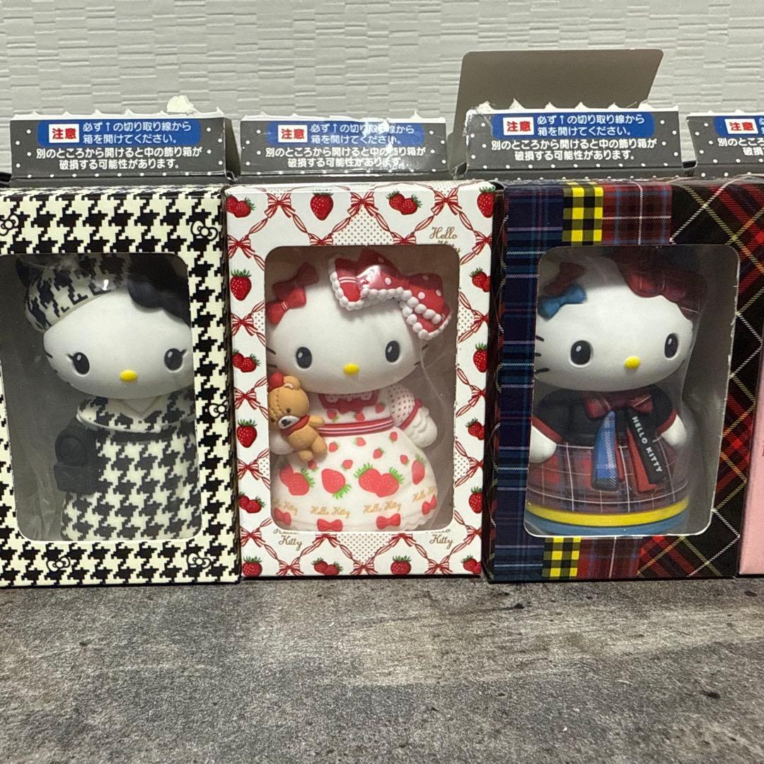 HELLO KITTY シークレットバースデードール ミニマスコット キティ