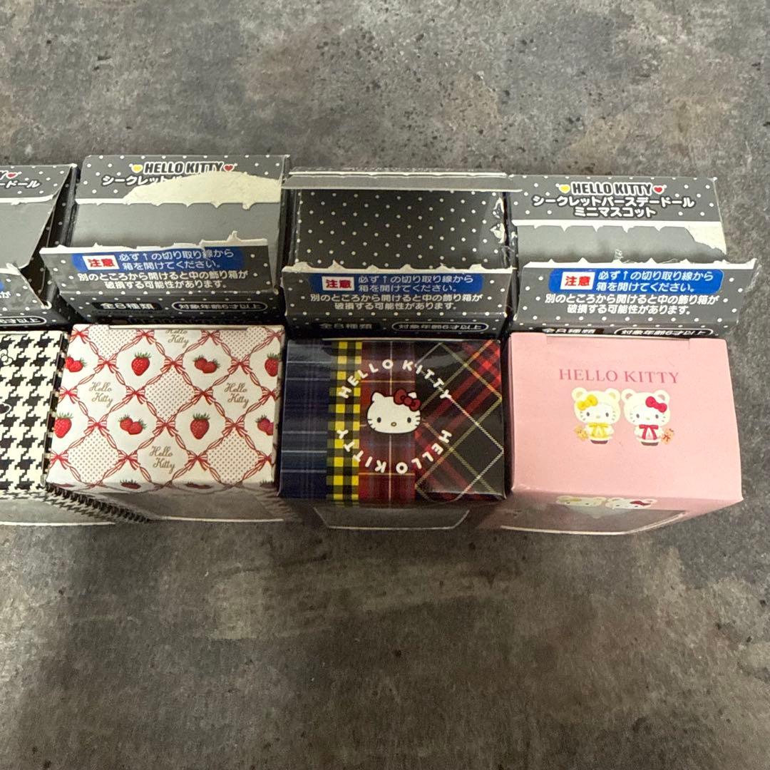 HELLO KITTY シークレットバースデードール ミニマスコット キティ