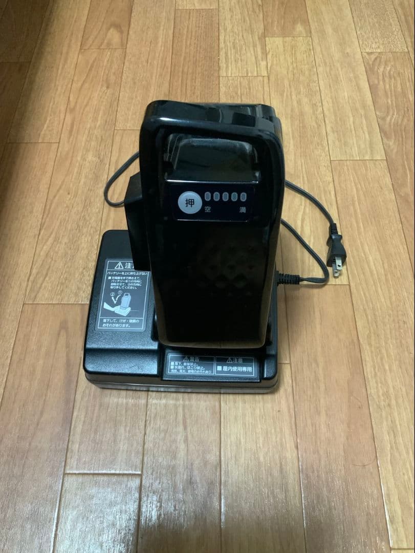 Panasonic　バッテリー充電器　NK J073Z