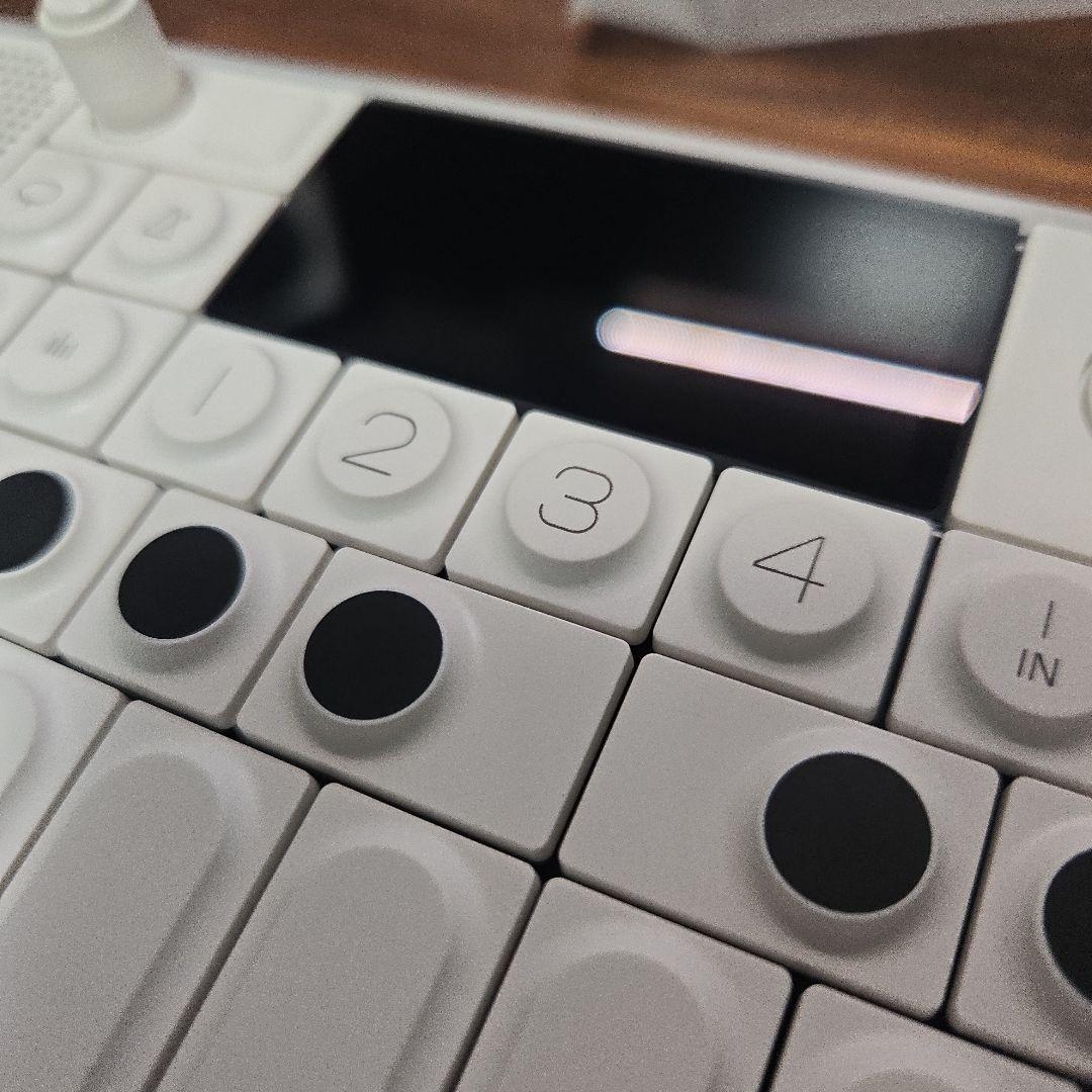 OP-1 field シンセサイザー