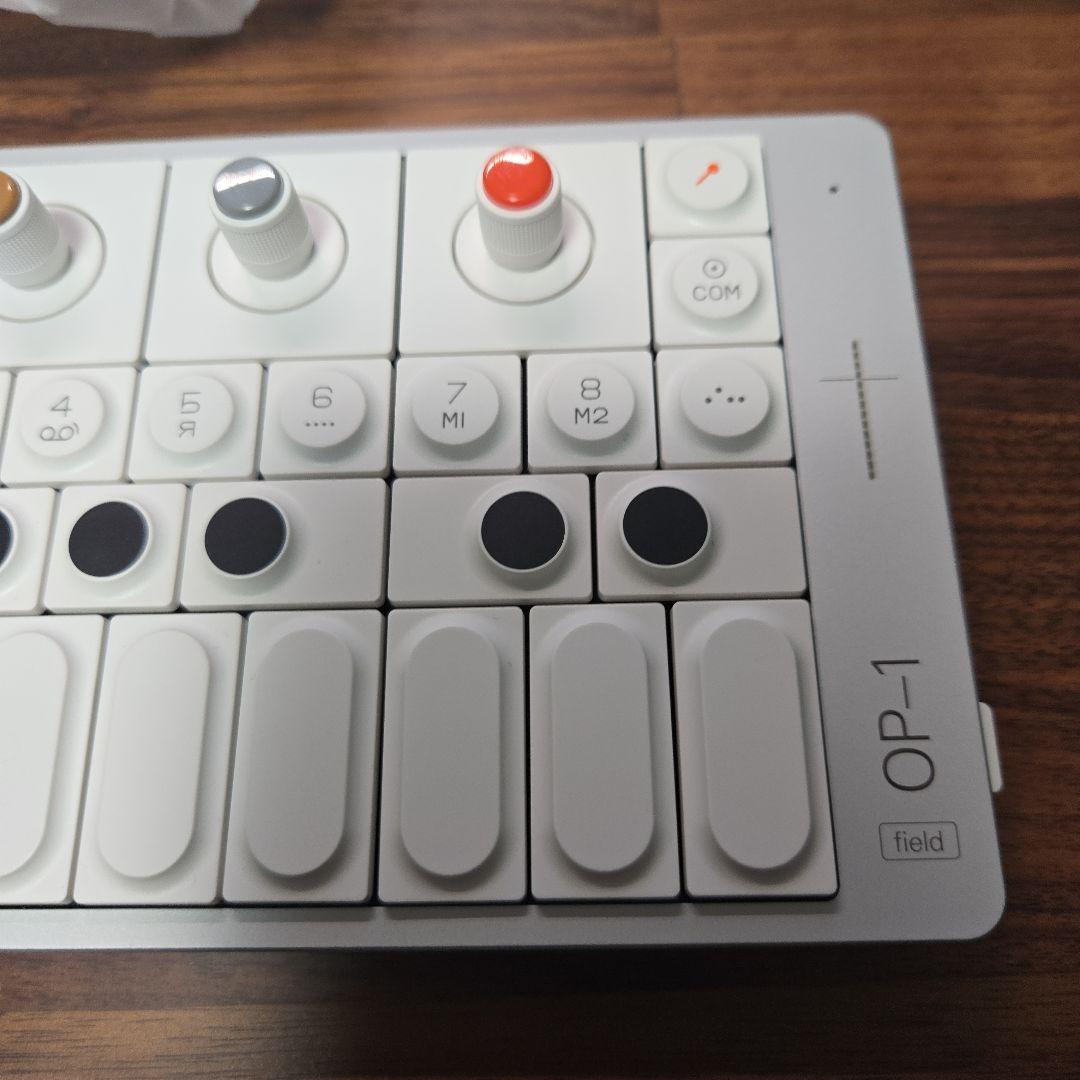 OP-1 field シンセサイザー