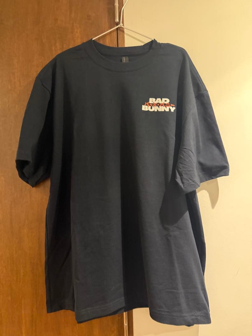 BAD BUNNY Tシャツとポスター バッドバニー べニート
