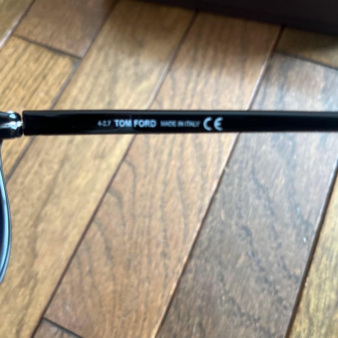 TOM FORD サングラス ブラックフレーム ブルーグラデーション