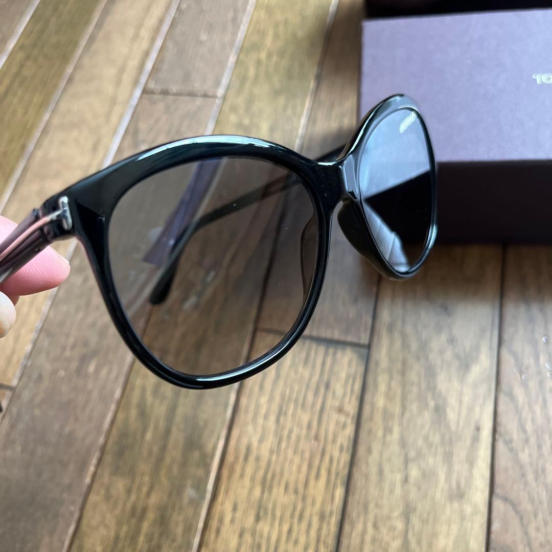 TOM FORD サングラス ブラックフレーム ブルーグラデーション