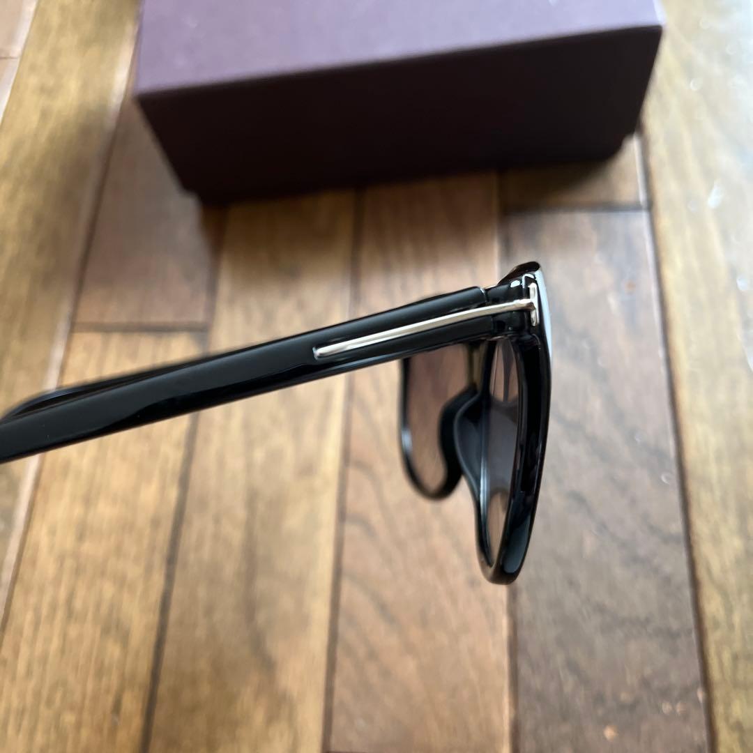 TOM FORD サングラス ブラックフレーム ブルーグラデーション