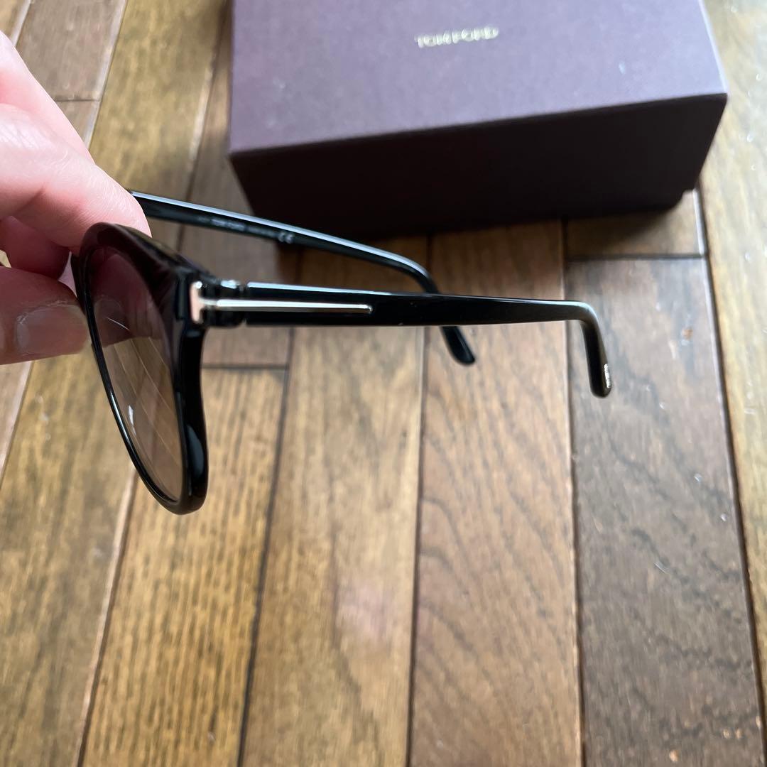 TOM FORD サングラス ブラックフレーム ブルーグラデーション