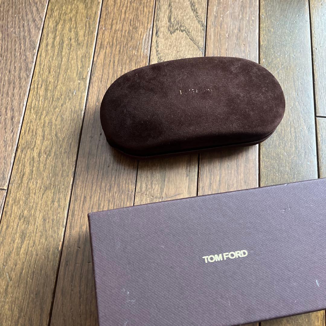 TOM FORD サングラス ブラックフレーム ブルーグラデーション