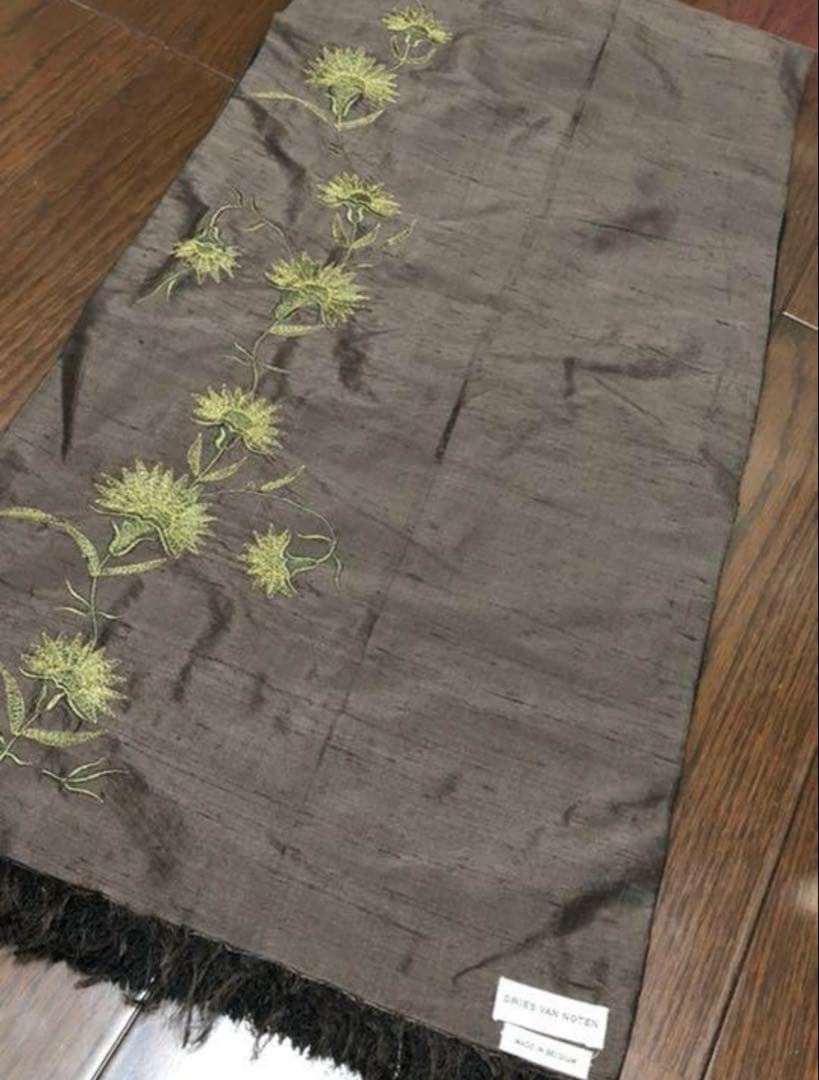 ドリス ヴァン ノッテン の刺繍入りストール