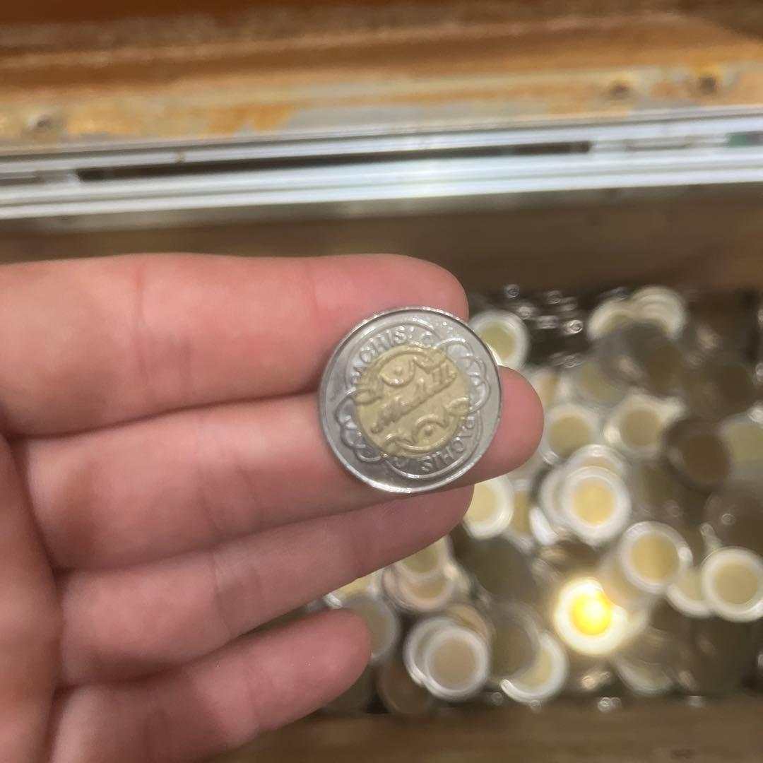 25パイ　メダル　約2600枚　＋ドル箱　2箱