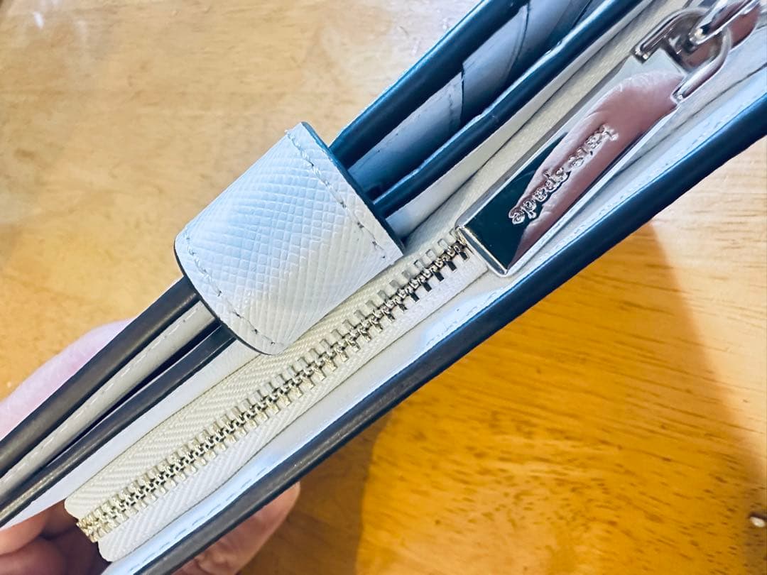 ◆kate spade NEW YORK◆二つ折り財布◆ライトブルー＆ホワイト◆
