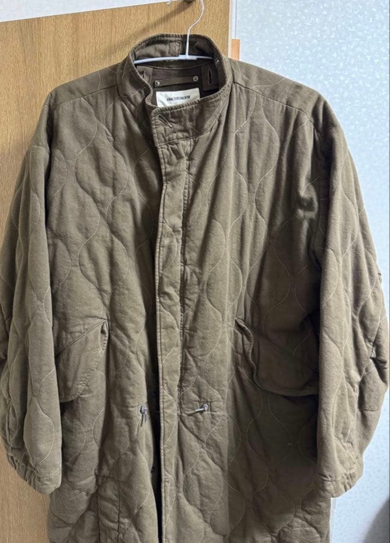 ジャケット・アウター ANACHRONORM QUILTING FISH TAIL COAT