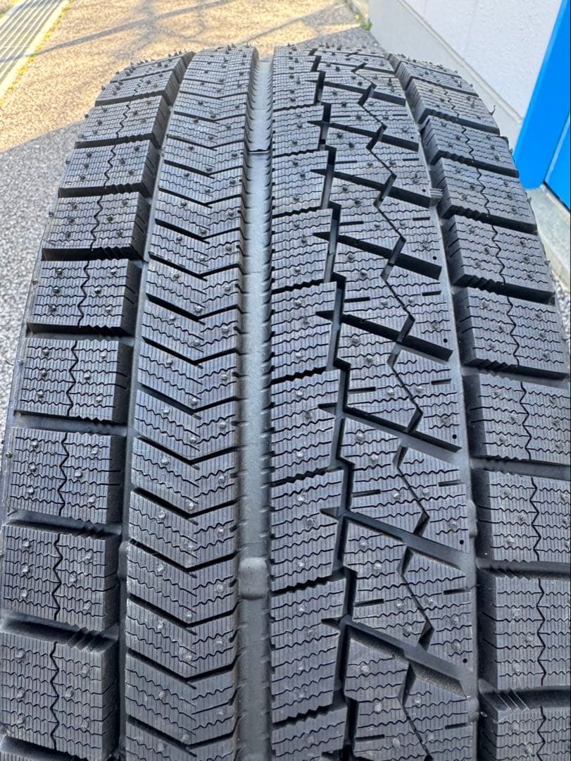①BLIZZAKVRX（ブリザック VRX）225/45R18 2/4本未使用品