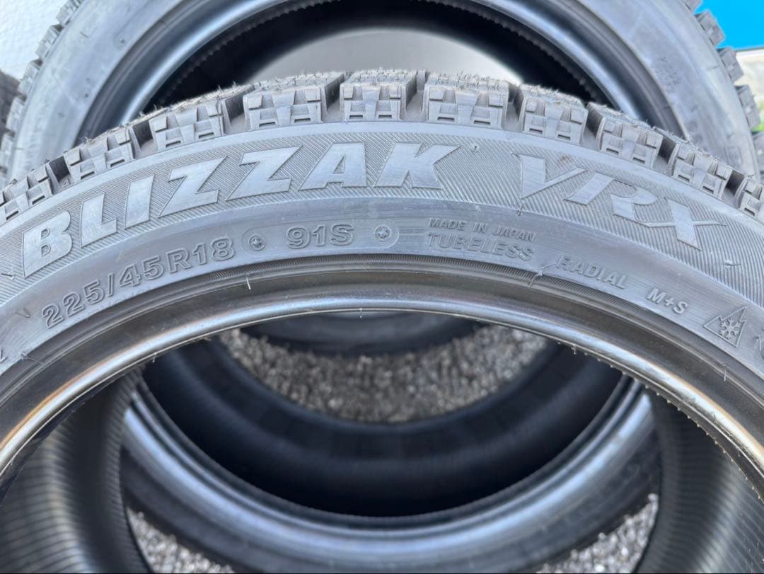 ①BLIZZAKVRX（ブリザック VRX）225/45R18 2/4本未使用品