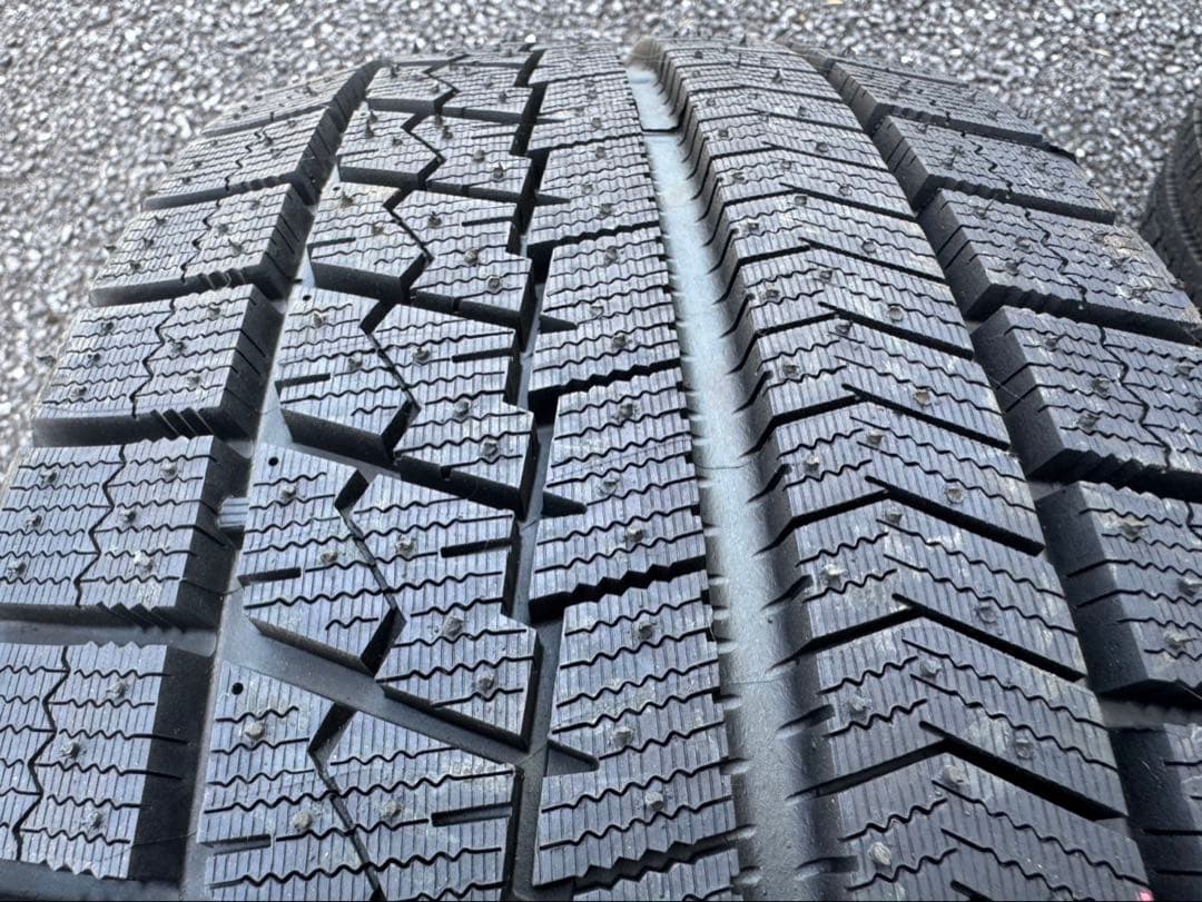 ①BLIZZAKVRX（ブリザック VRX）225/45R18 2/4本未使用品