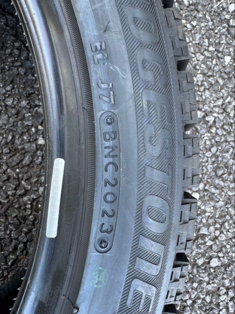 ①BLIZZAKVRX（ブリザック VRX）225/45R18 2/4本未使用品