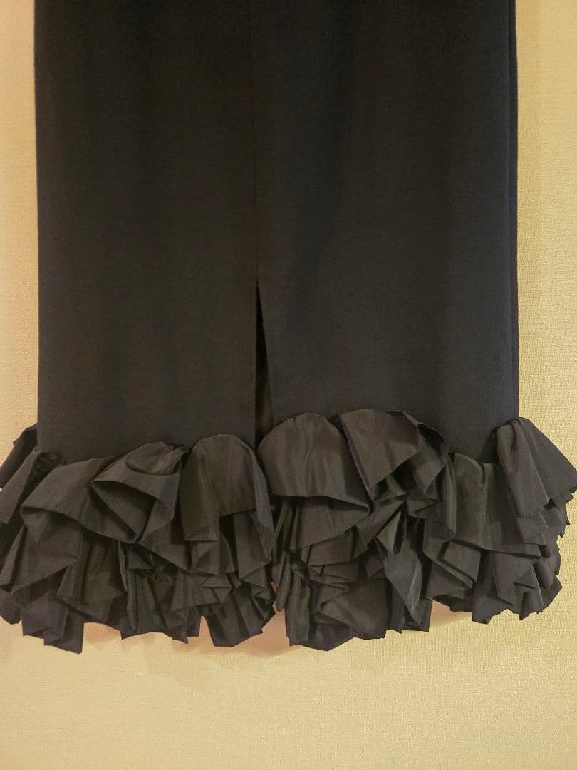 【新品未使用】VIVIANOフリル付き黒ロングスカート